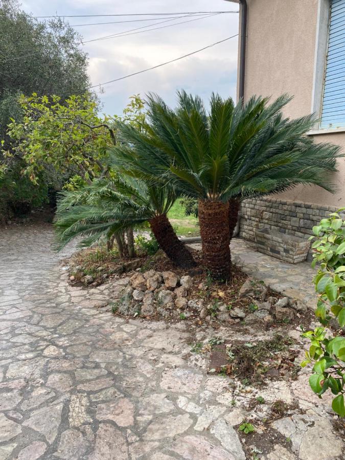 Il Giardino Delle Cycas Appartement Romito Magra Buitenkant foto