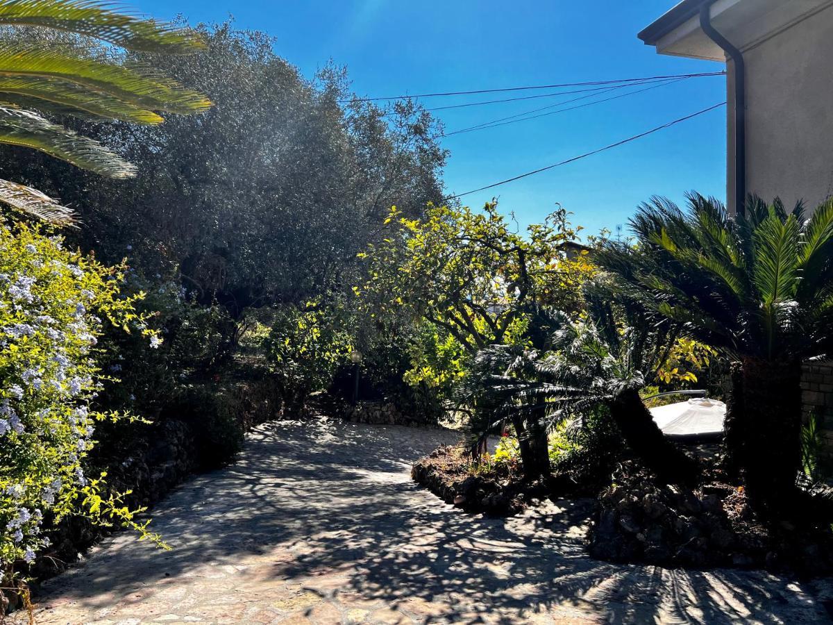Il Giardino Delle Cycas Appartement Romito Magra Buitenkant foto